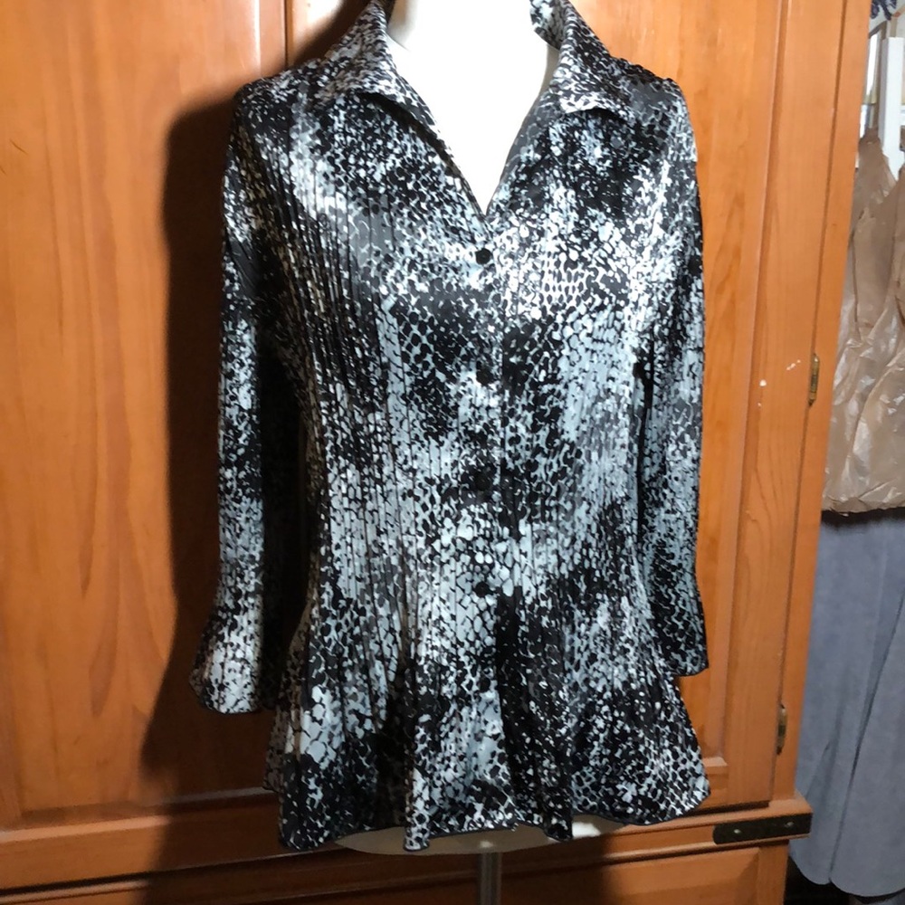 NWOT JACLYN SMITH PLEATED BLOUSE SIZE L!